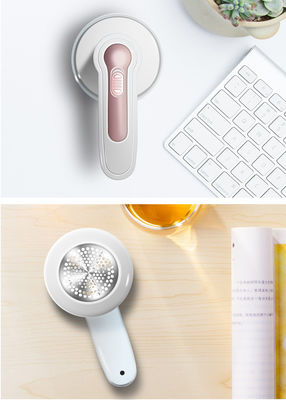 Operasi Manual Lint Remover untuk Portable Mini Electric Fabric Shaver