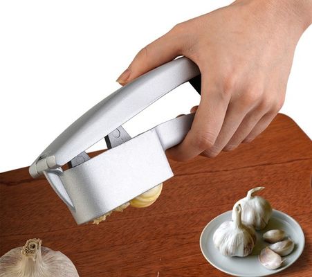 Sampel gratis 2 dalam 1 Manual Garlic Press Mincer Kitchen Garlic Chopper Slicer Portable Garlic Grinding Crusher Masher Maker Alat Sayuran