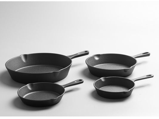 Panci goreng besi tuang 9-30cm Skillet pra-bermusim untuk kebutuhan memasak di luar ruangan