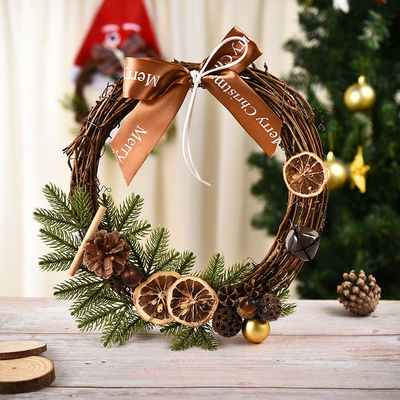 Bawalah Kebahagiaan ke Rumah Anda dengan Bunga Natal yang Merry ini dari Red Berries dan Pine Cones