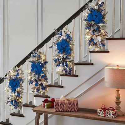 Tangga Natal Garland Dekorasi Tangga Ornamen dengan Lingkaran Rattan Alam OEM ODM