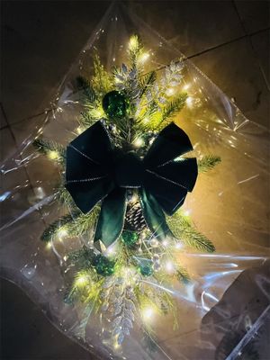 Kain Plush dan Pintu Plastik Gantung Kalung Rattan untuk Dekorasi Natal Hotel