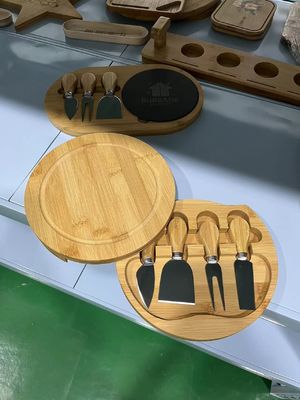 Papan Keju Bambu Berkelanjutan dan Perkakas Set untuk Cheese Plate Charcuterie Platter