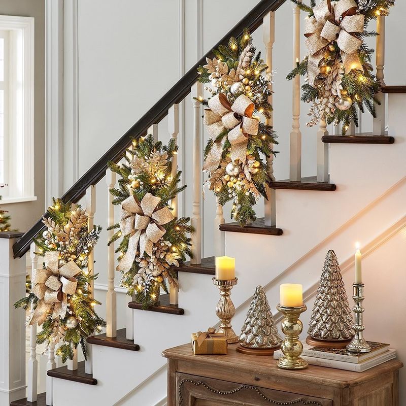 Tangga Natal Garland Dekorasi Tangga Ornamen dengan Lingkaran Rattan Alam OEM ODM